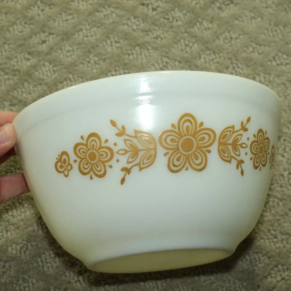 Vintage Pyrex 1.5 Qt Mixing Nesting Bowl White & Gold Butterfly Pattern 402 MINT
